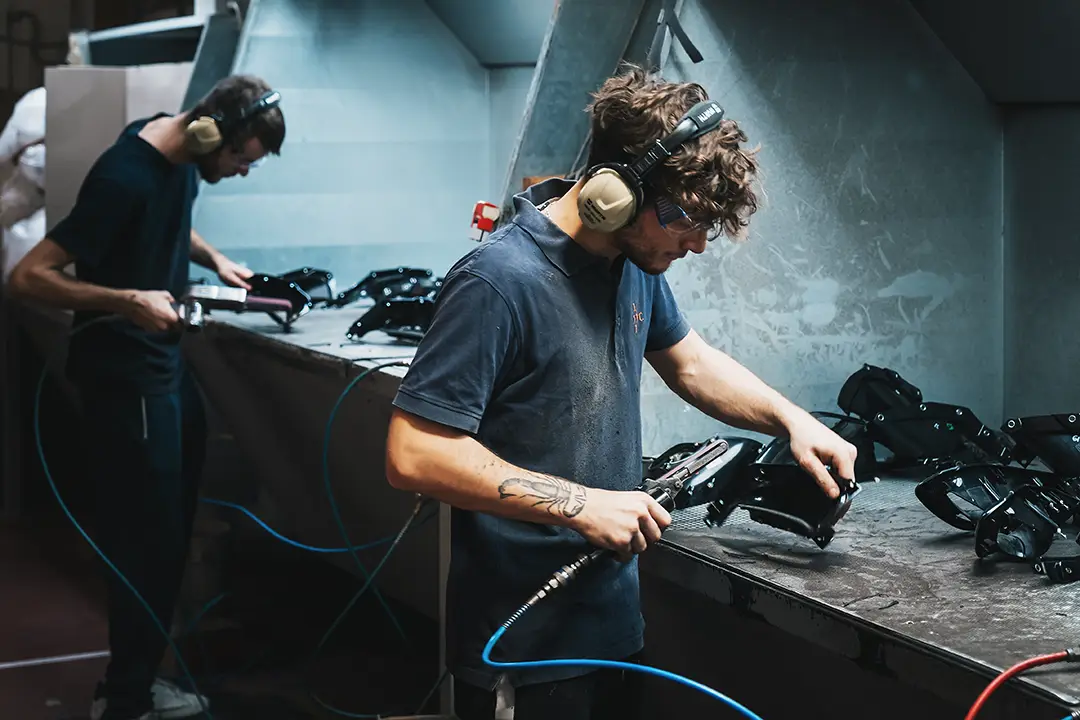Effe C. Tolentino lavorazioni conto terzi per l'industria dell'automotive interior: rifinitura finale